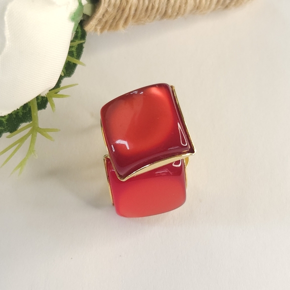 Vintage Gold Plated Red Lucite Moon Glow Screw Back Earrings - Picture 4 of 8